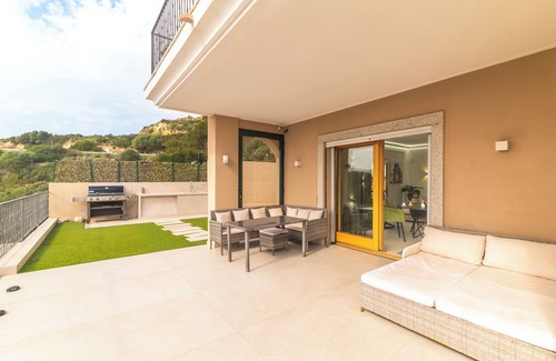 La Maddalena Apartment | Apartment 'Silvia's Sweet Home' with Sea View, Wi-Fi and Air Conditioning