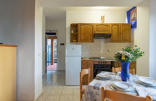Fetovaia Apartment | Apartment "Simona Vista Mare" near the Beach with Terrace, Air Conditioning and Wi-Fi