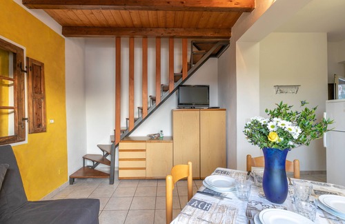 Fetovaia Apartment | Apartment "Simona Vista Mare" near the Beach with Terrace, Air Conditioning and Wi-Fi