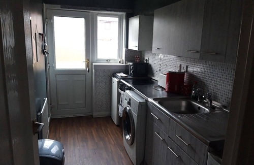 Glasgow House | Apartment situated next to queen Elizabeth hospital 2.5 mile from hydro secc