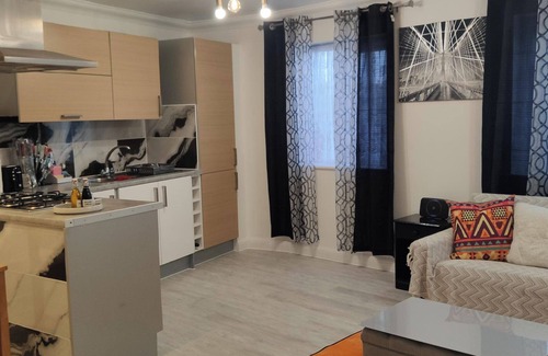 Alibon Apartment | Apartment - Sleeps 4 - Balcony - Parking