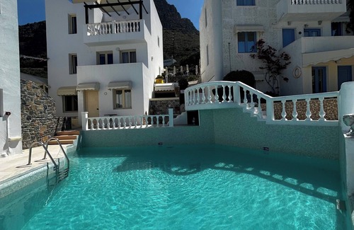 Piskopiano Apartment | Apartment - Sleeps 10 - Parking - Garden - Pool