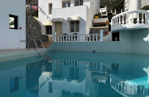 Piskopiano Apartment | Apartment - Sleeps 10 - Parking - Garden - Pool