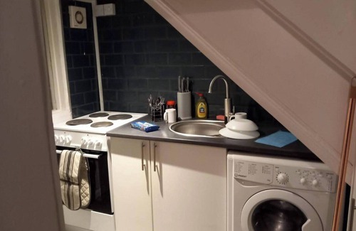 Newport Apartment | Apartment - Sleeps 2 - Parking - WiFi