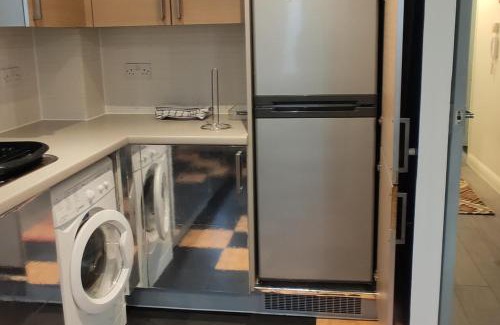 Alibon Apartment | Apartment - Sleeps 4 - Parking - Station Close