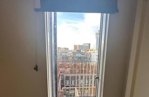 Trafford Apartment | Apartment - Sleeps 4, Pets Allowed & Free Parking