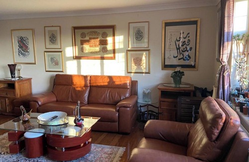 High Wycombe House | Apartment - Sleeps 4 - Parking - Balcony - Garden