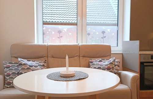 Neuenwalde Apartment | Apartment "Sloop Fein" with Private Terrace & Wi-Fi