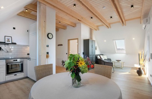 Stolzenhagen Apartment | Apartment 'Sonnenblume' with Shared Garden, Balcony and Wi-Fi
