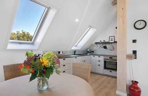 Stolzenhagen Apartment | Apartment 'Sonnenblume' with Shared Garden, Balcony and Wi-Fi
