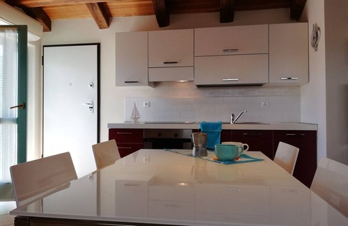 Gedici Apartment | Apartment Sofia with Roof Terrace and Sea View in Gedici (Lira)