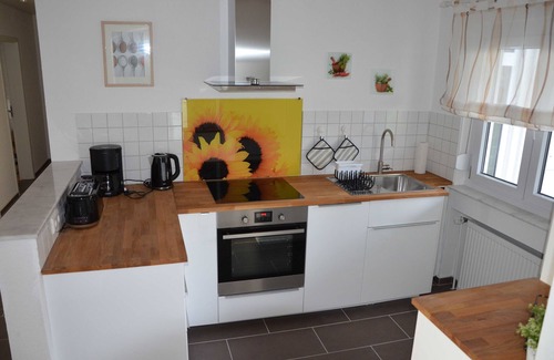 Sipplingen Apartment | Apartment 'Sonnenblume' with Private Terrace, Private Garden and Wi-Fi