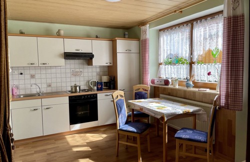 Bad Bocklet Apartment | Apartment Sonneneck (60sqm) with access to sunbathing lawn and garden