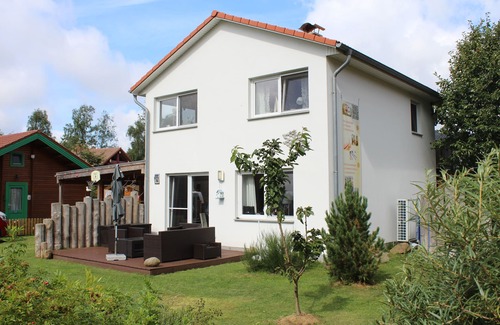 Fuhlendorf House | Apartment "Sonnenterrasse" – Ground Floor Family Retreat