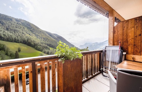 Collepietra Apartment | Apartment 'Sonnleiten Sonnenadler 4' with Mountain View, Private Terrace and Wi-Fi
