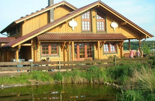 Weilerbach Apartment | Apartment South - Bernd's log cabin