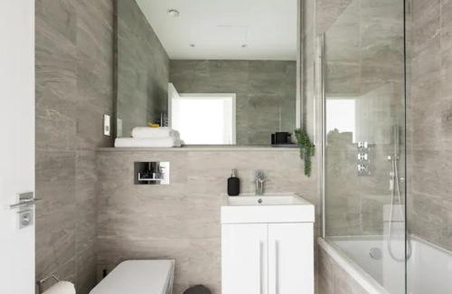 St Albans Apartment | Apartment- St Albans with WiFi & Close to Station