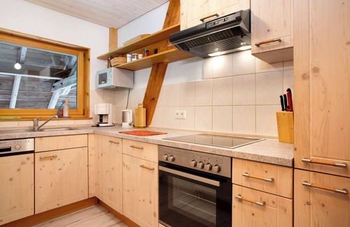 Waldbeuren Apartment | Apartment 'Storchennest' with Shared Garden, Balcony and Wi-Fi
