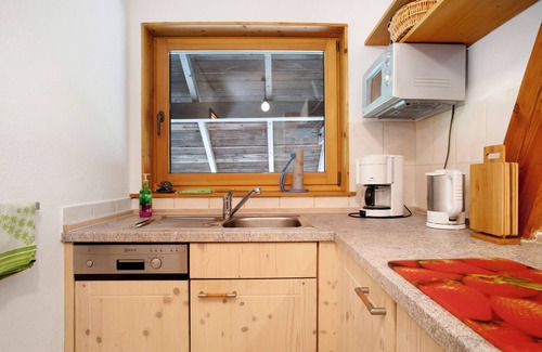 Waldbeuren Apartment | Apartment 'Storchennest' with Shared Garden, Balcony and Wi-Fi