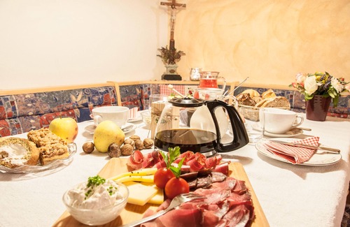 Fie allo Sciliar Apartment | Apartment 'Stampferhof Kathrein' with Mountain View, Shared Terrace and Wi-Fi