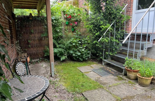 Buxtehude Apartment | Apartment starboard - guesthouse town country river