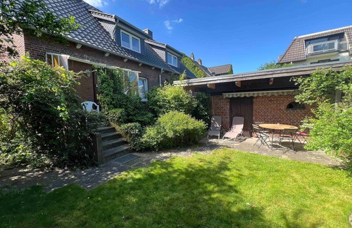 Buxtehude Apartment | Apartment starboard - guesthouse town country river