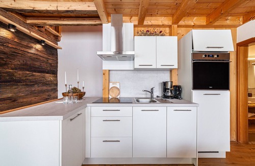Santa Valburga Apartment | Apartment 'Steinbach Loft' with Mountain View, Sauna & Wi-Fi