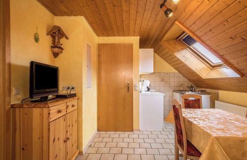 Tettnang Apartment | Apartment “Stiefmütterchen” on Farm close to Lake Constance with Terrace & Pool