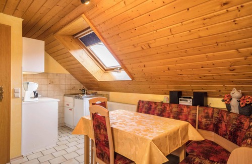 Tettnang Apartment | Apartment “Stiefmütterchen” on Farm close to Lake Constance with Terrace & Pool