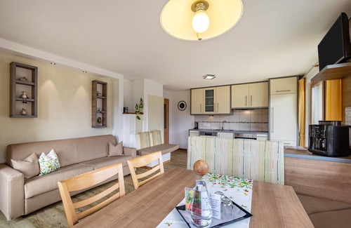 Monguelfo Apartment | Apartment 'Stoffnerhof Sonnenblume' with Mountain View, Shared Garden and Wi-Fi