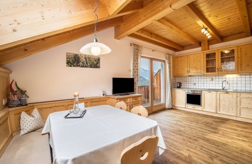 Monguelfo Apartment | Apartment 'Stoffnerhof Apt Alpenrose' with Mountain View, Shared Garden and Wi-Fi