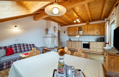 Monguelfo Apartment | Apartment 'Stoffnerhof Apt Edelweiß' with Mountain View, Shared Garden and Wi-Fi