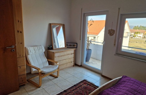 Raisting Apartment | Apartment 'Storchenblick' with Mountain View, Balcony and Wi-Fi