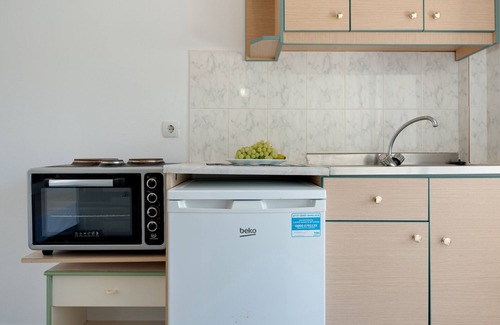 Panormos Apartment | Apartment 'Studio 2' with Mountain View, Wi-Fi and Air Conditioning