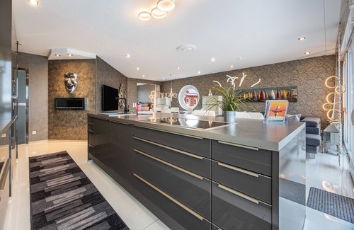 Region Hannover District Apartment | Apartment 'Studio Comfort Plus' with Balcony, direct Lake View, and Wi-Fi