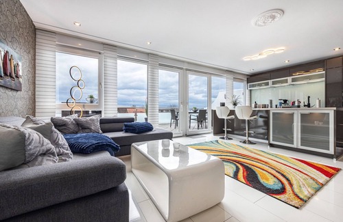 Region Hannover District Apartment | Apartment 'Studio Comfort' with direct Lake View, Balcony and Wi-Fi