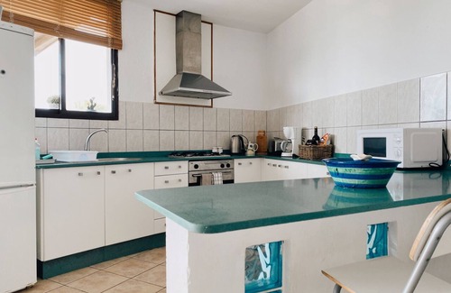 Urbanizacion Famara Apartment | Apartment Stunning Beach and Coastal Views - Private Garden, Beach 5 Mins Walk