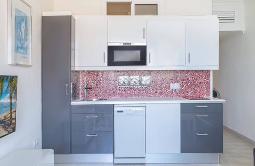 Fuengirola City Centre Apartment | Apartment "Stunning Marina View" with Mountain View, Wi-Fi, Garden & Terrace