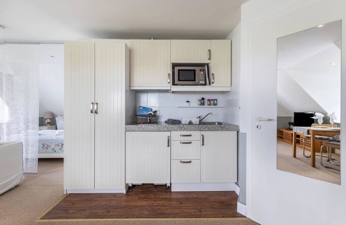 Pellworm Apartment | Apartment 'Südwest' with Shared Terrace, Private Garden and Wi-Fi