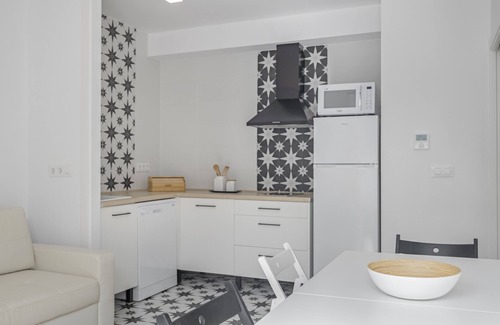 Brena y Marismas de Barbate Natural Park Apartment | Apartment 'Suite 2 In Natural Park' with Shared Pool, Wi-Fi and Air Conditioning