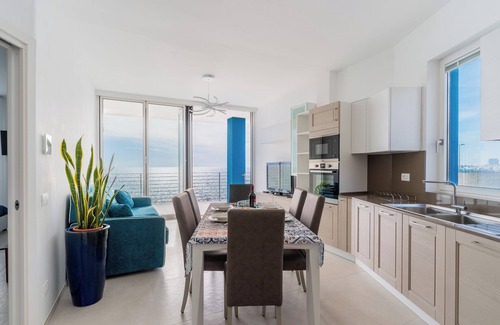 Gallipoli Apartment | Apartment 'Suite Buena Vista' with Sea View, Balcony and Air Conditioning