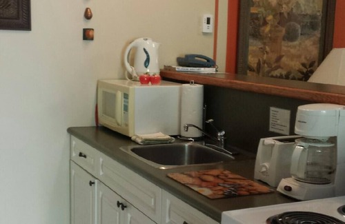 Stratford Apartment | Apartment Suite close to theatres, shopping, restaurants