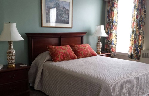 Stratford Apartment | Apartment Suite close to theatres, shopping, restaurants