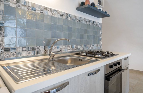 Old Town Cisternino Apartment | Apartment "Suite La Scala Del Borgo" with Private Terrace, Wi-Fi and Air Conditioning