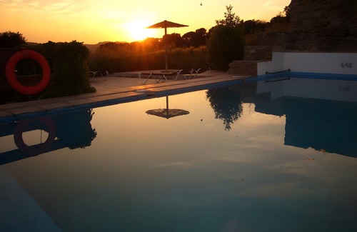 Castelltercol Apartment | Apartment 'Suite' with Mountain View, Shared Pool and Wi-Fi