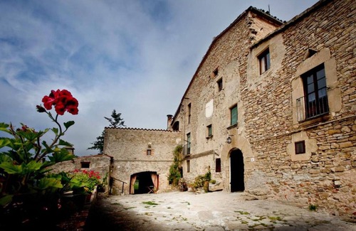 Castelltercol Apartment | Apartment 'Suite' with Mountain View, Shared Pool and Wi-Fi