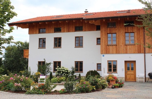 Seeon-Seebruck Apartment | Apartment "Sunset" with 90 square meters - with sauna - in the Fembacher Alm
