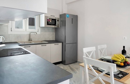 Kini Apartment | Apartment 'Sunset Realty' with Shared Terrace, Wi-Fi and Air Conditioning