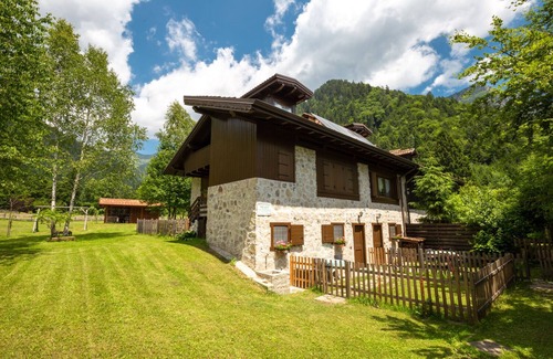 Concei Ski Chalet | Apartment surrounded by greenery in Val Concei