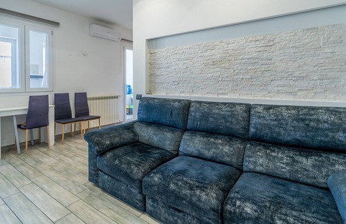 Tiche Apartment | Apartment 'Syria Luxury Apartment' with Private Terrace, Wi-Fi and Air Conditioning